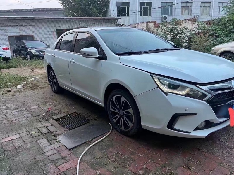 济宁16年比亚迪秦3