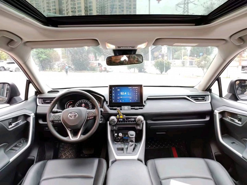 珠海21年丰田RAV44