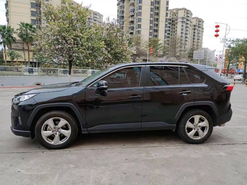 珠海21年丰田RAV48