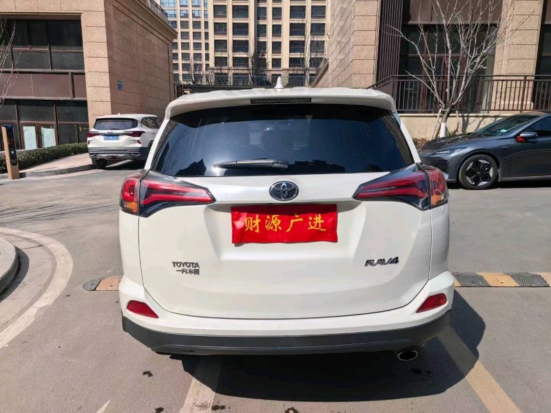 东营18年丰田RAV4荣放9