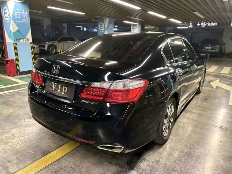 台州15年本田雅阁8