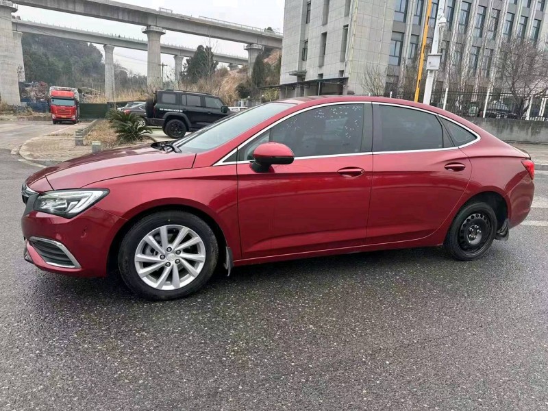 枣庄19年别克威朗9