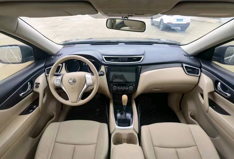 襄陽16年日產奇駿5
