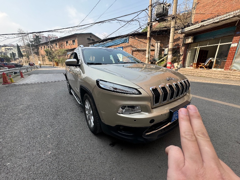 達州16年Jeep自由光1