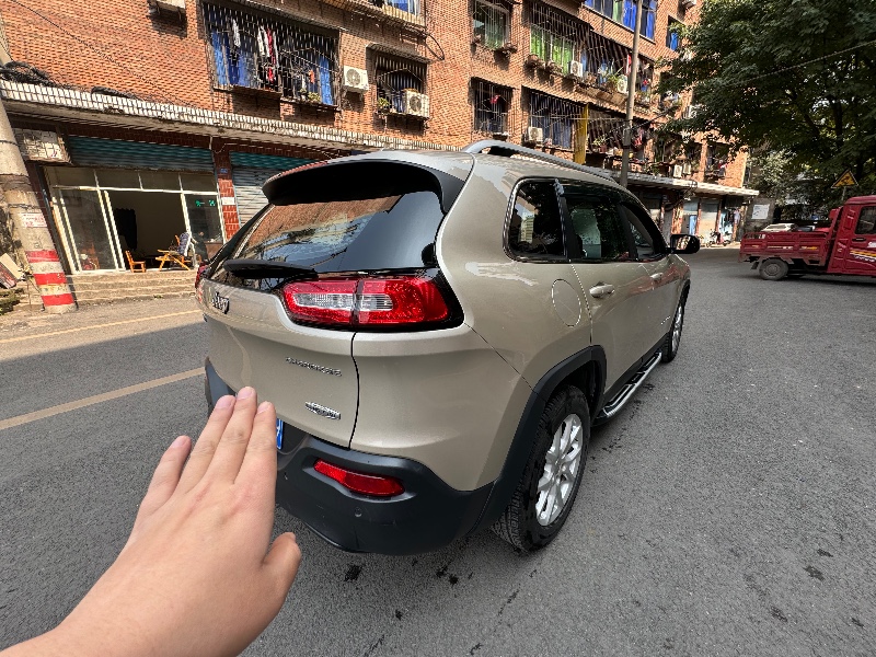 達州16年Jeep自由光6