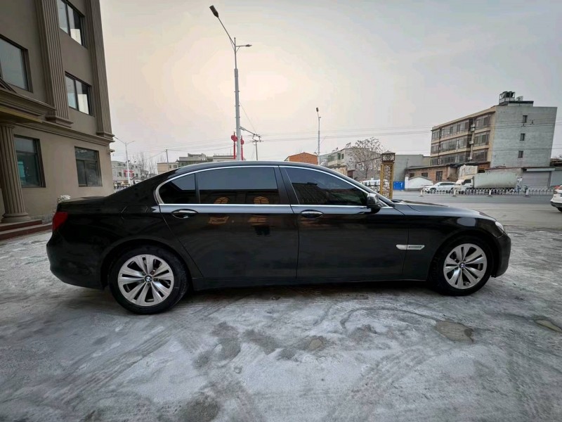 保定12年宝马7系7