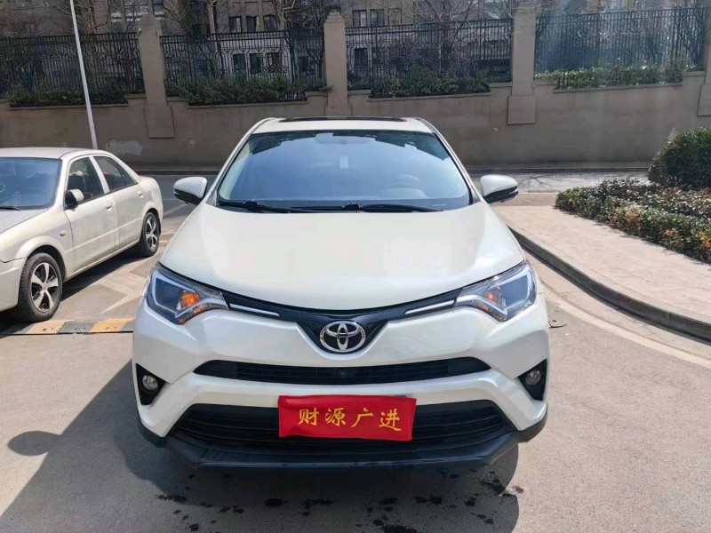 枣庄18年丰田RAV4荣放1