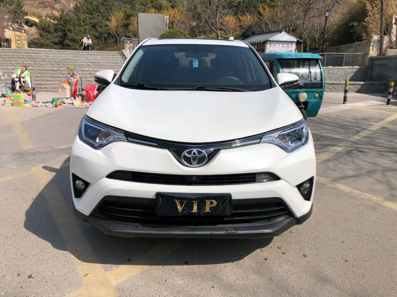 青岛18年丰田RAV4荣放1