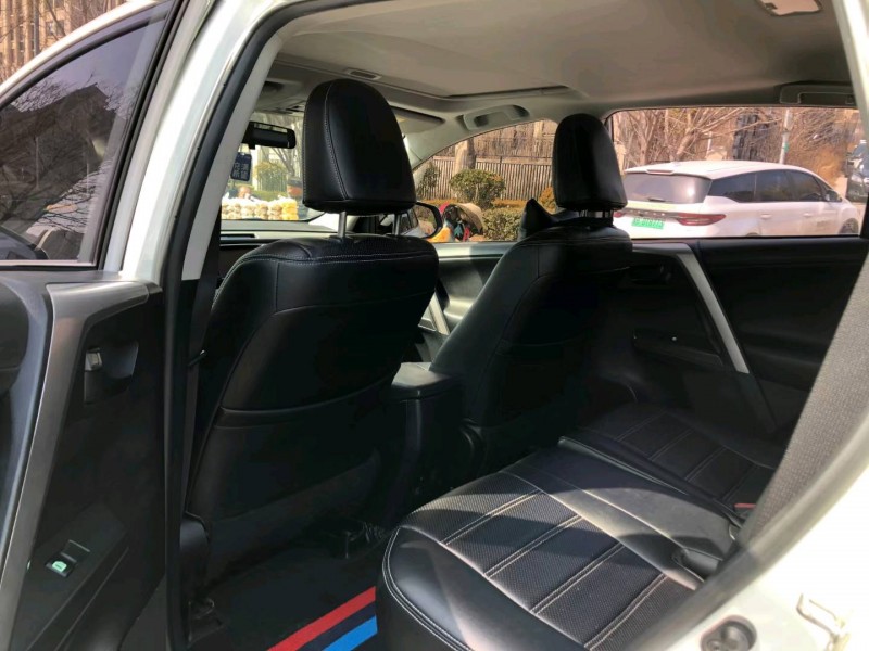青岛18年丰田RAV4荣放4