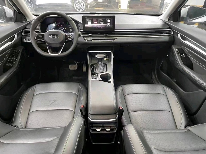 成都22年吉利帝豪9