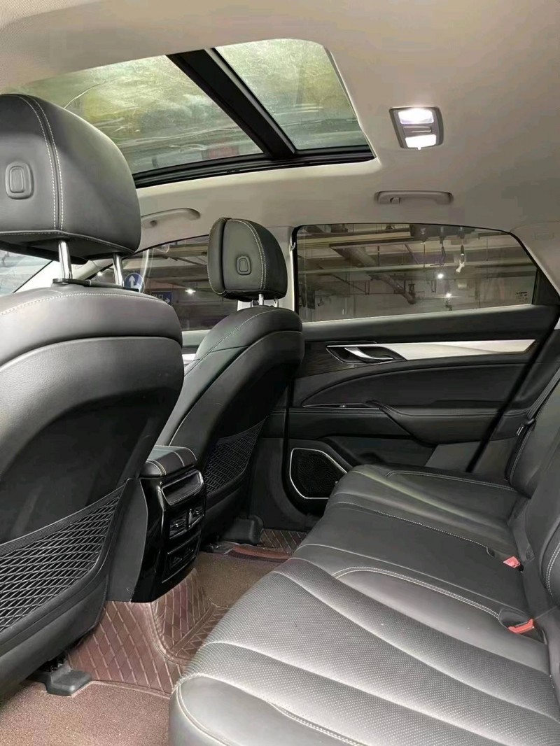 成都20年吉利博瑞7