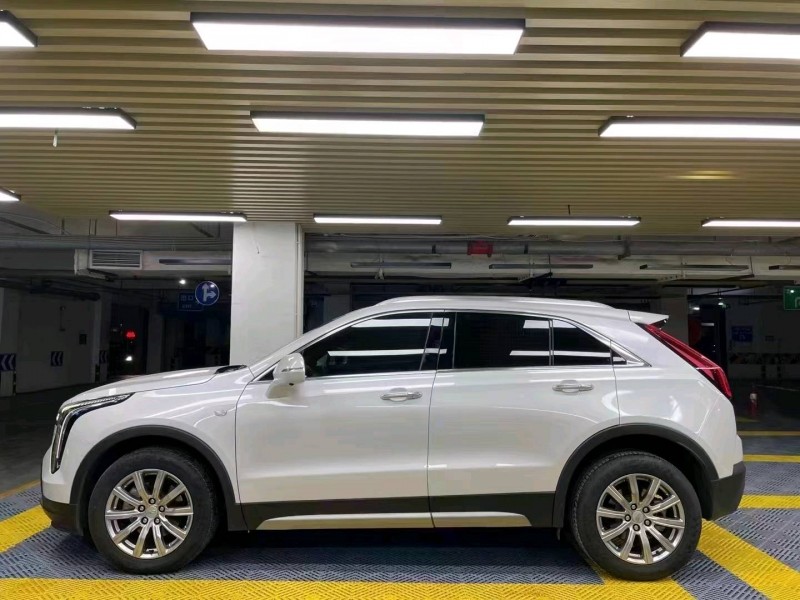 成都21年凯迪拉克XT42