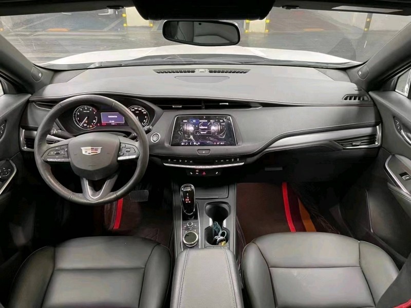 成都21年凯迪拉克XT49