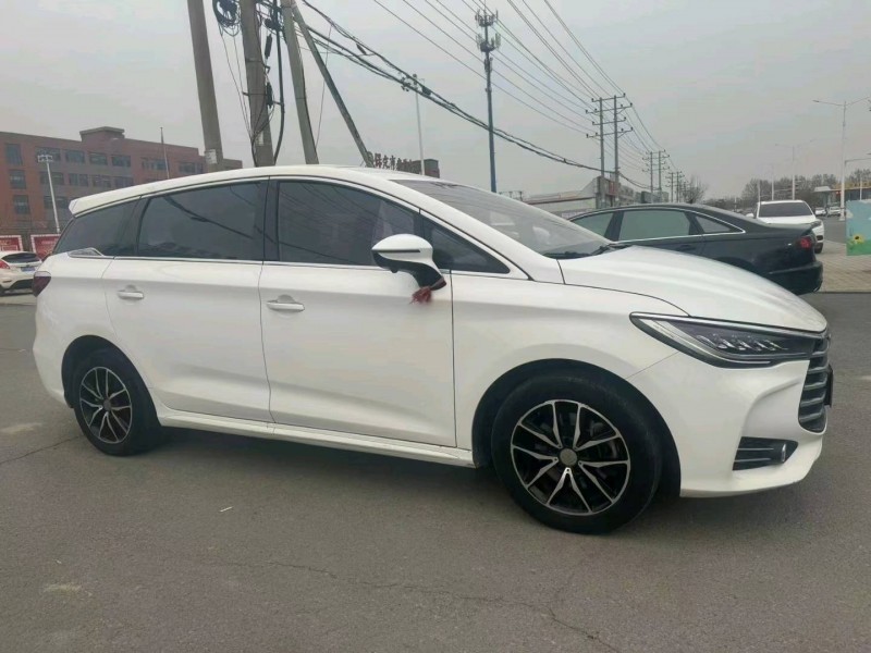 保定19年比亚迪宋MAX2