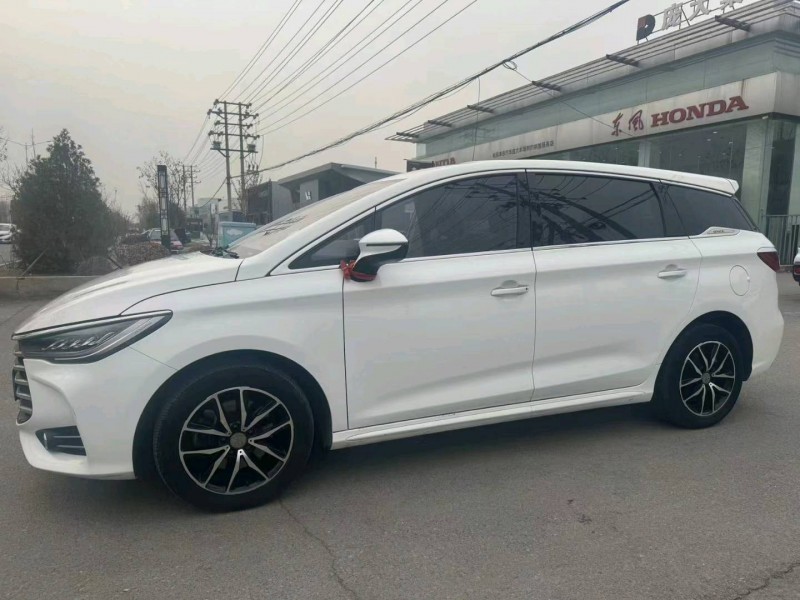 保定19年比亚迪宋MAX3