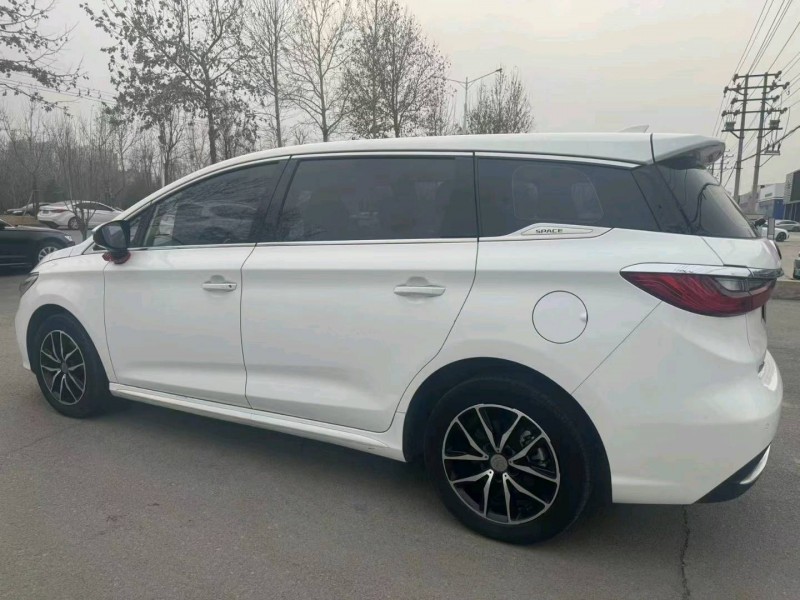 保定19年比亚迪宋MAX4