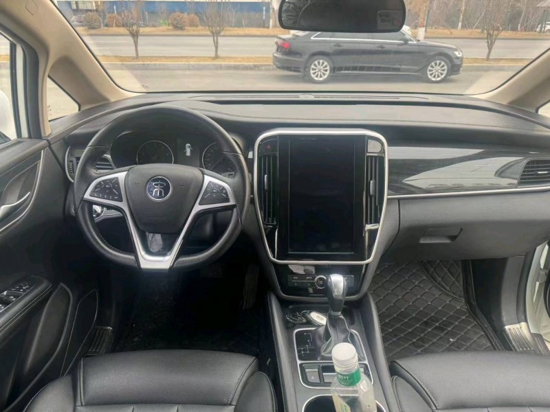 保定19年比亚迪宋MAX6