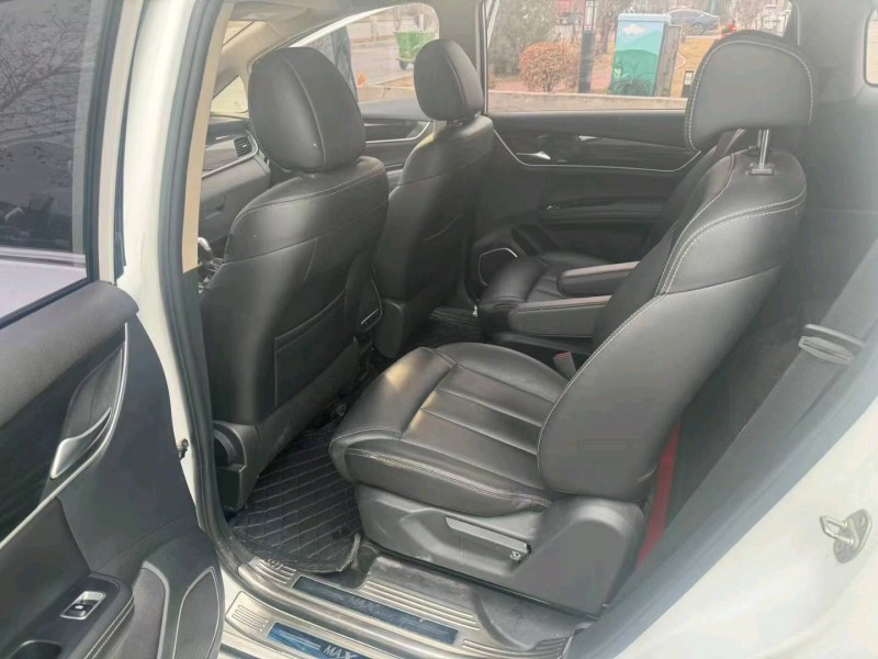 保定19年比亚迪宋MAX7