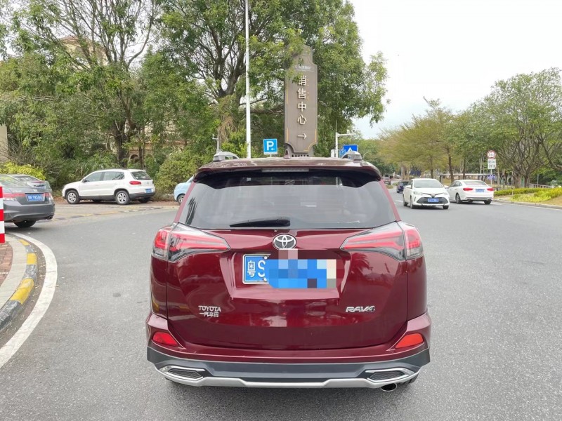 广州17年丰田RAV49