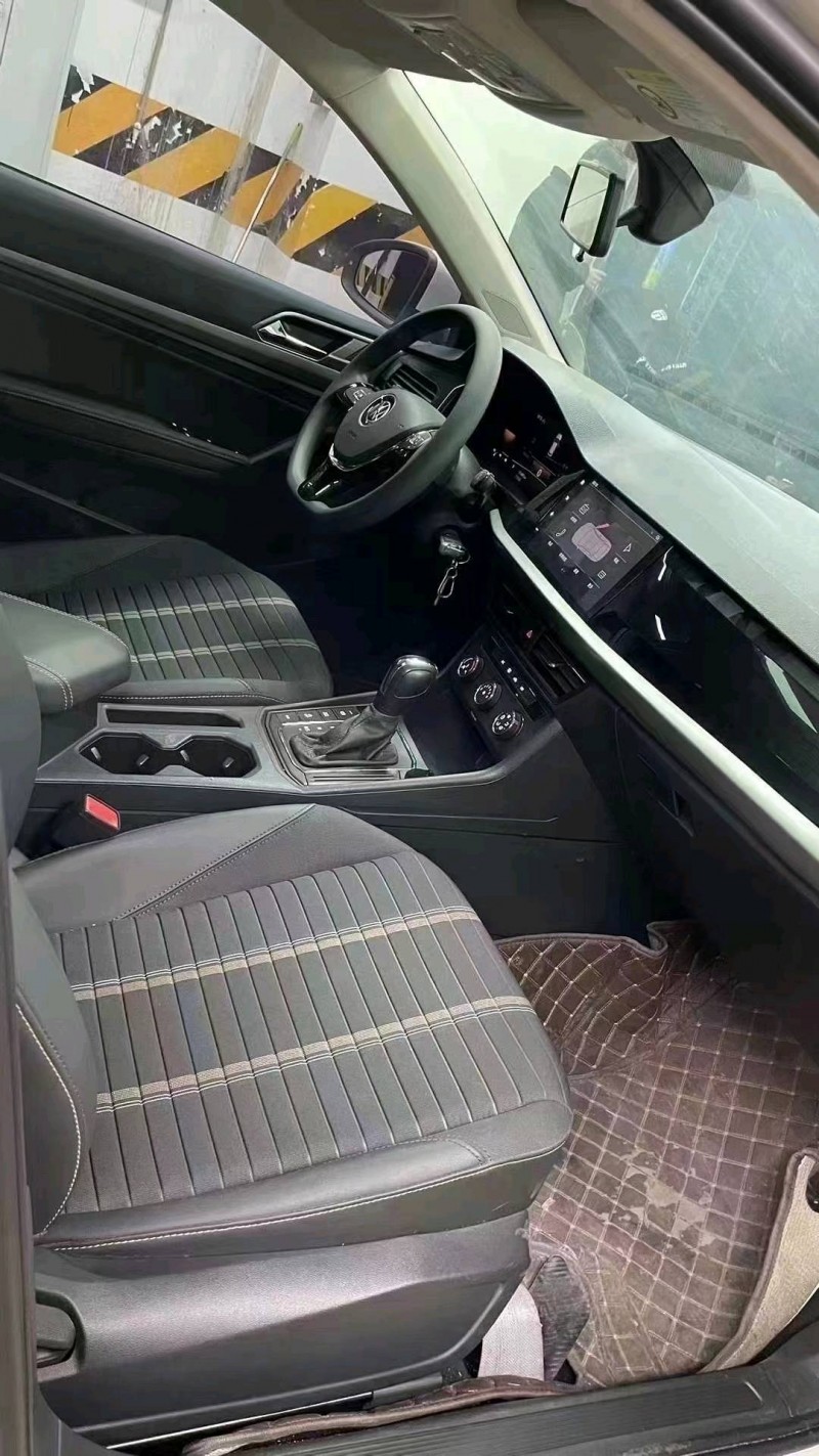 成都22年大众朗逸8