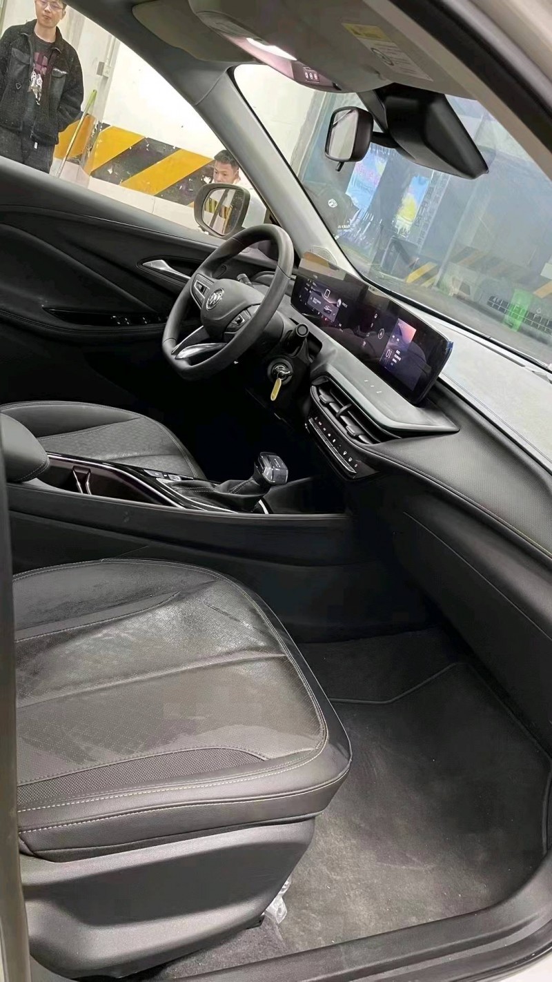 成都23年别克威朗8