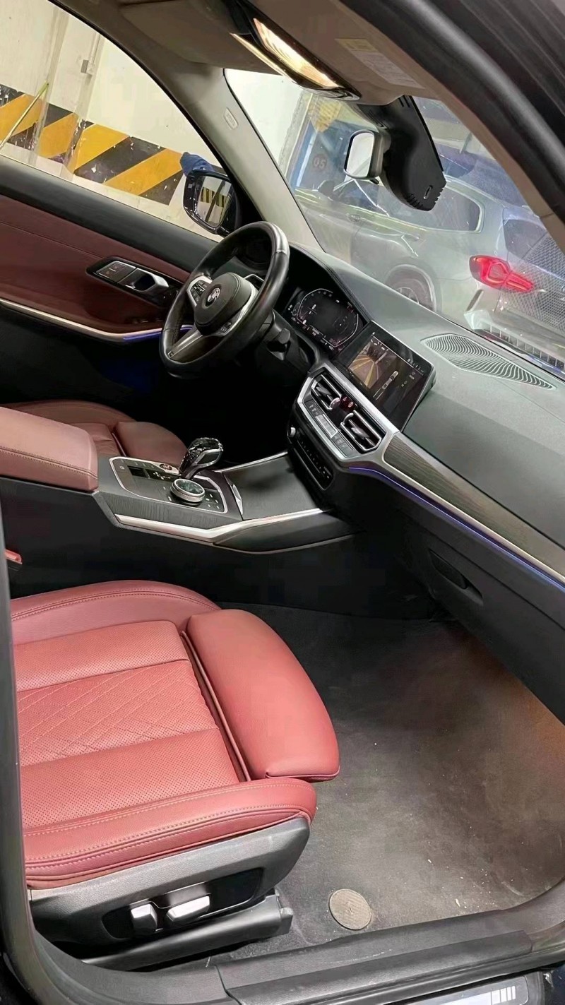 成都22年宝马3系8