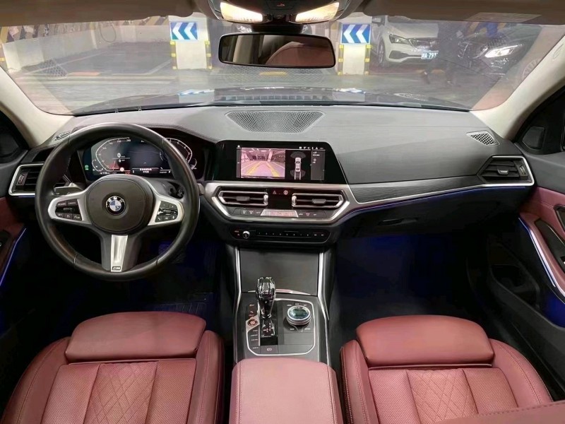 成都22年宝马3系9