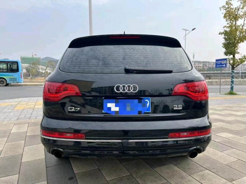 九江10年奧迪Q74
