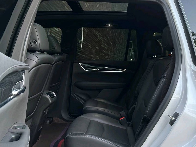 珠海20年凯迪拉克XT63