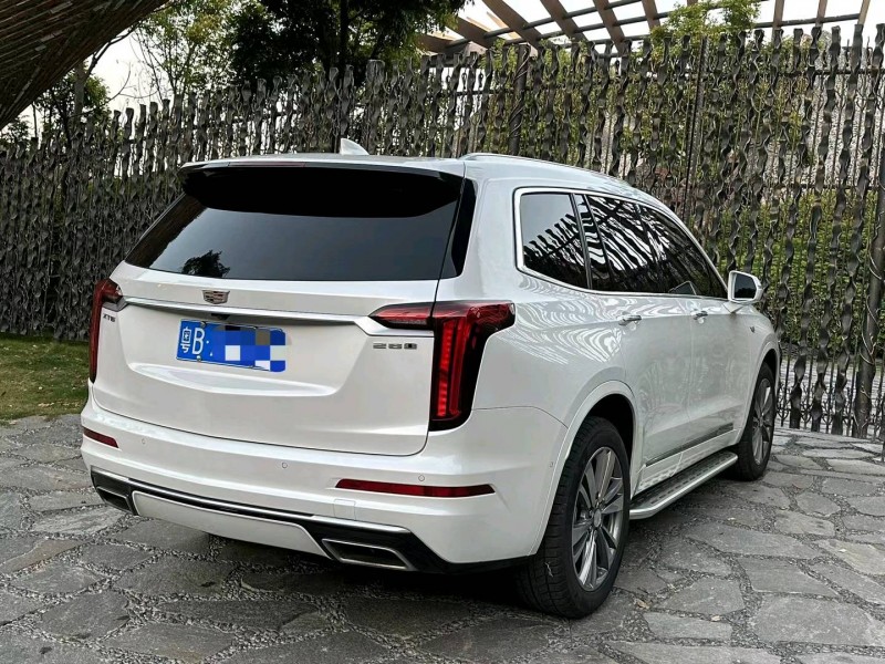 珠海20年凯迪拉克XT67