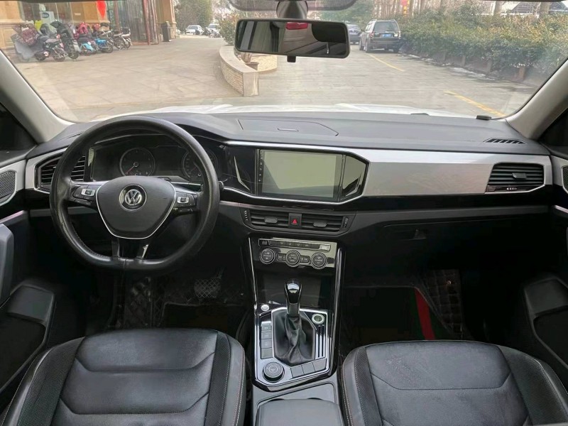 济南19年大众探岳6