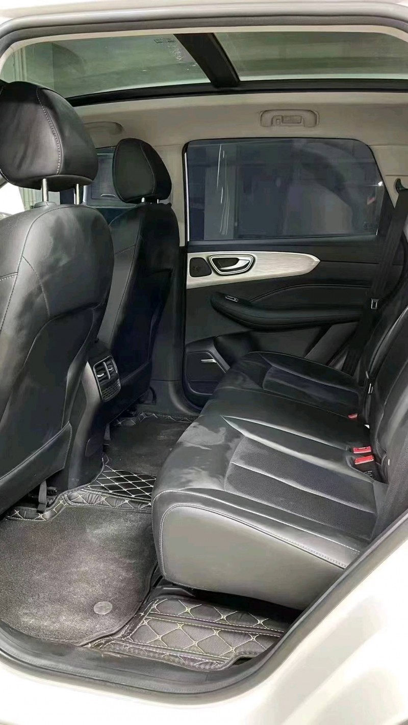 成都22年荣威RX57