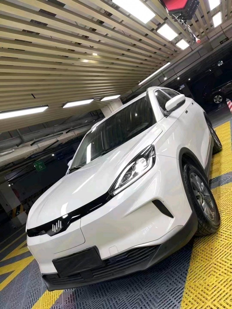 成都21年威马汽车E52