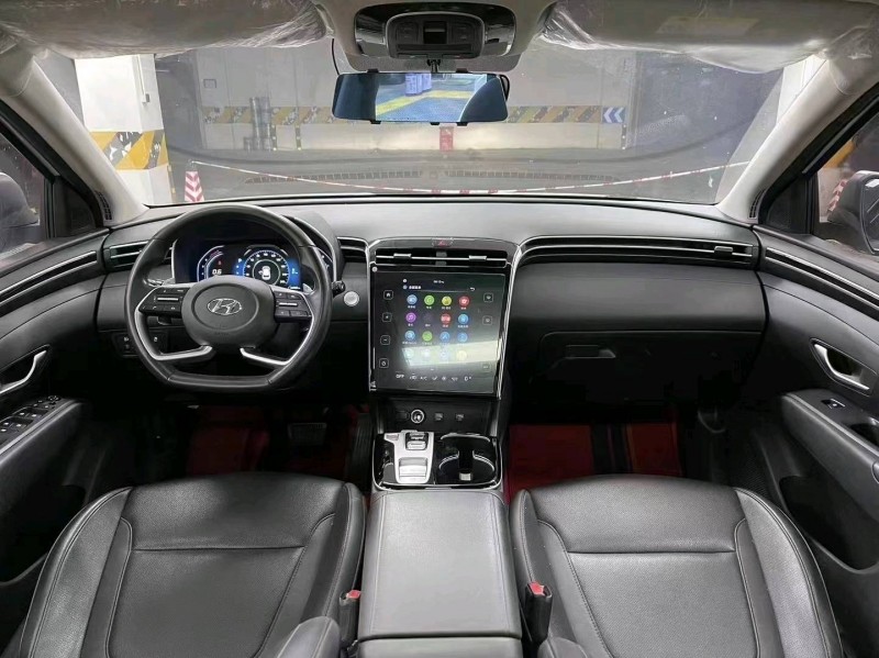 成都22年现代途胜8