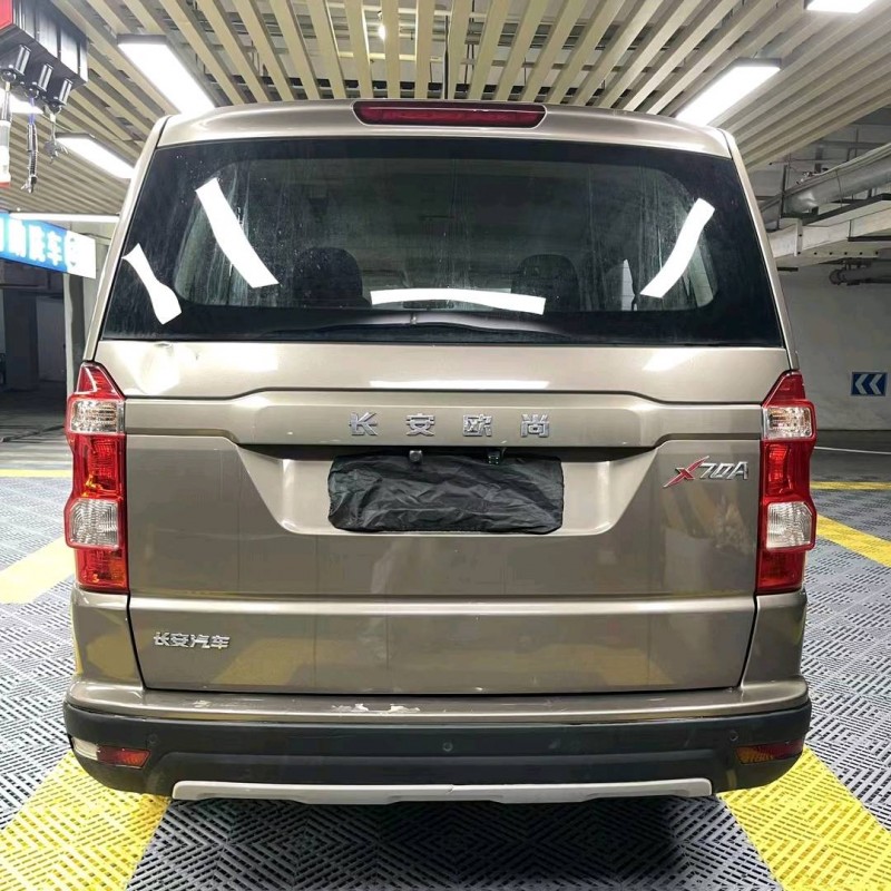 成都20年长安汽车致尚5