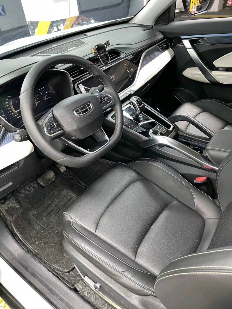 成都22年吉利博越6