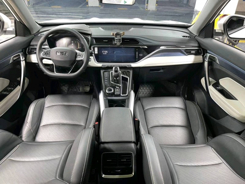 成都22年吉利博越9