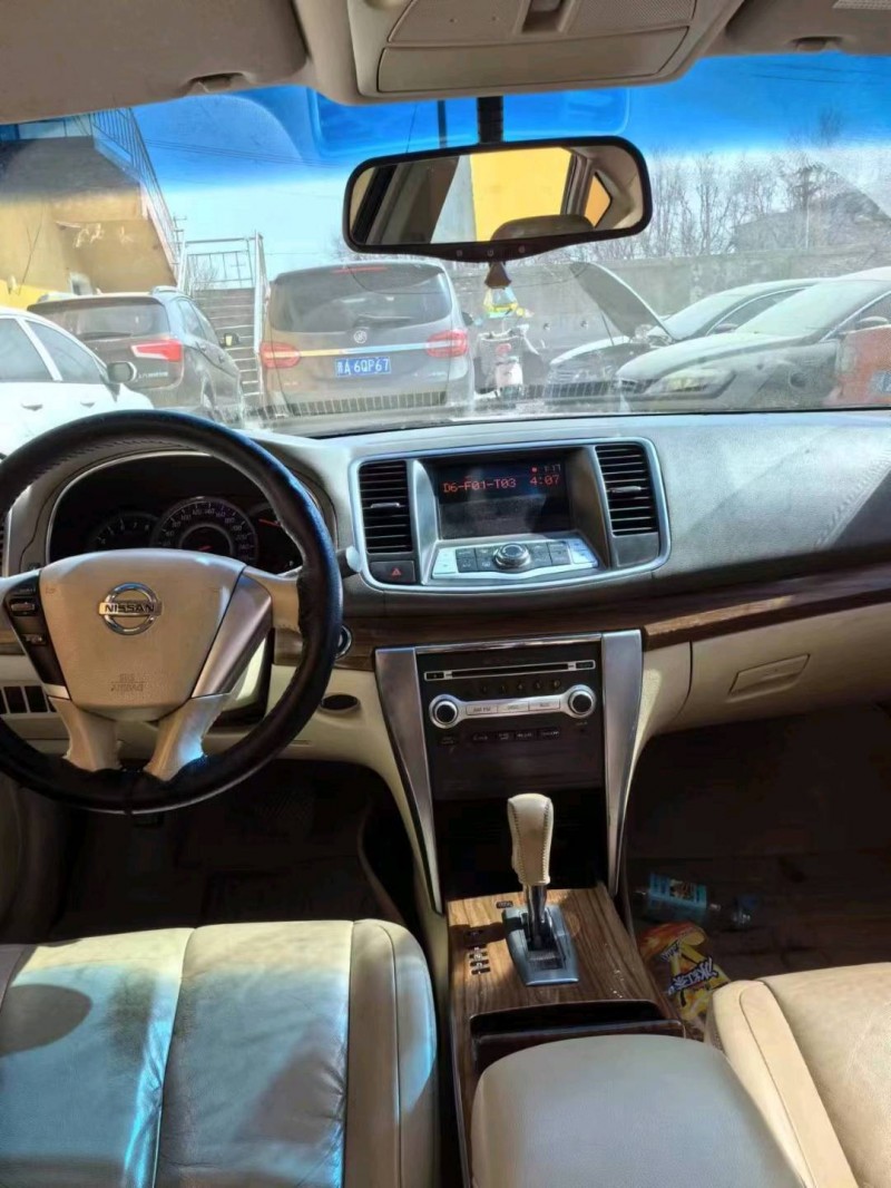 保定12年日产天籁5