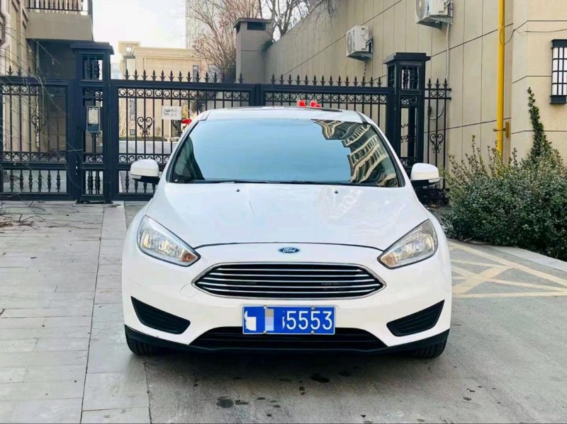 青岛16年福特福克斯1