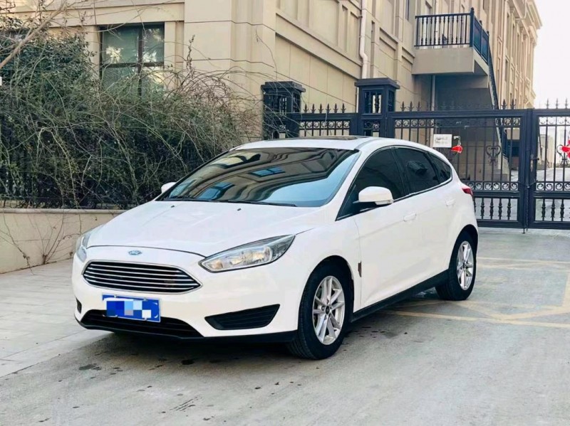 青岛16年福特福克斯2