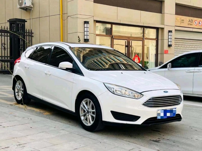 青岛16年福特福克斯3