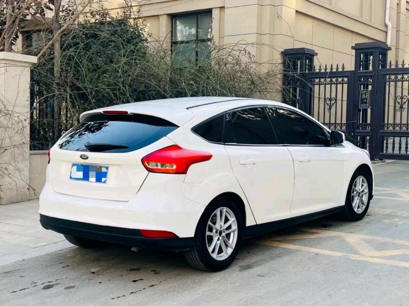 青岛16年福特福克斯4