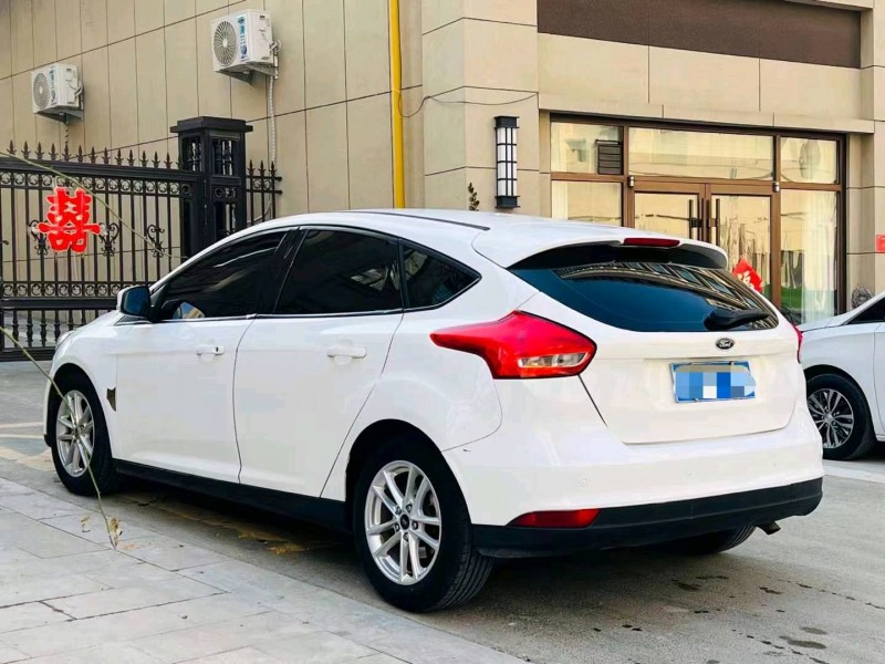 青岛16年福特福克斯5