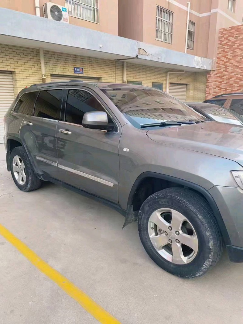 保定13年Jeep大切诺基2