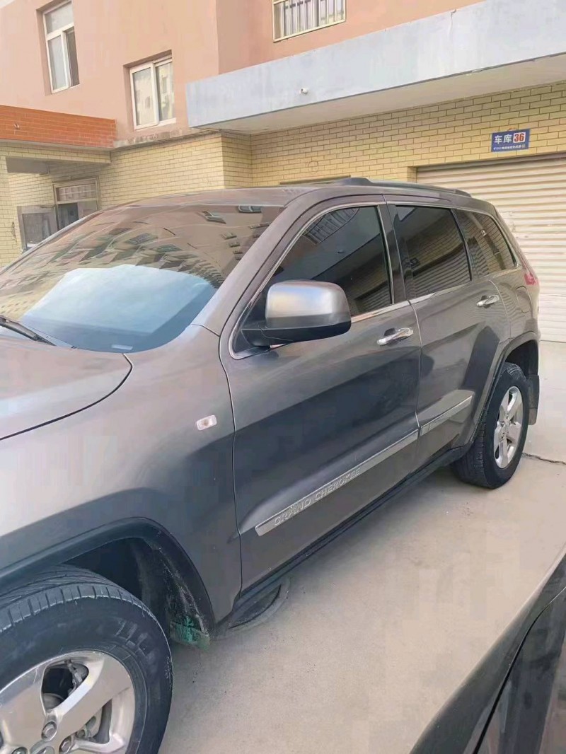 保定13年Jeep大切诺基3