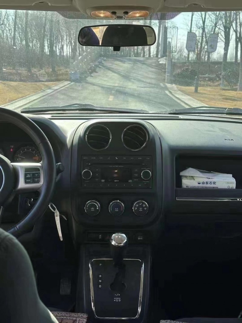 济宁15年Jeep自由客6