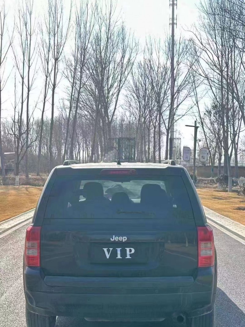 济宁15年Jeep自由客9
