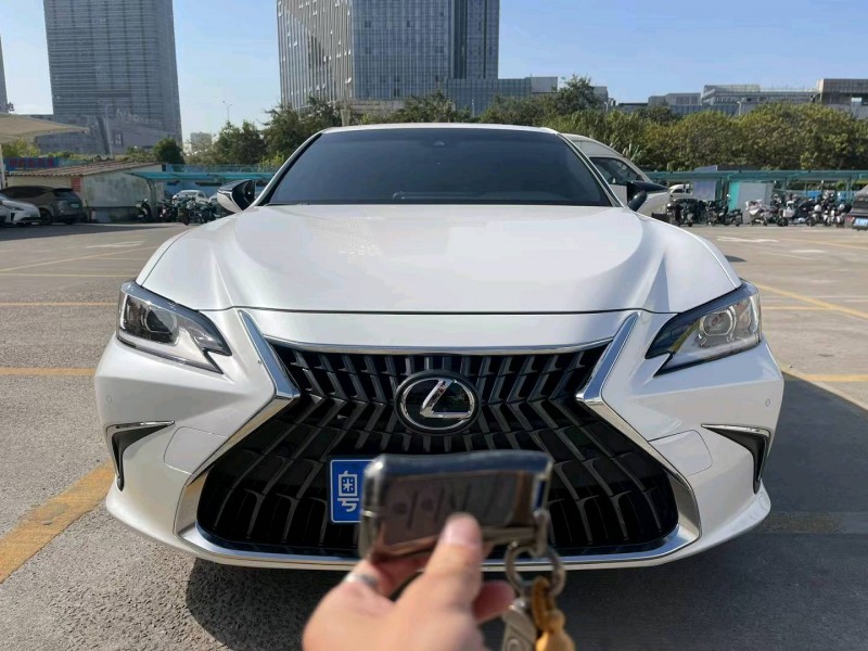 广州22年雷克萨斯ES1