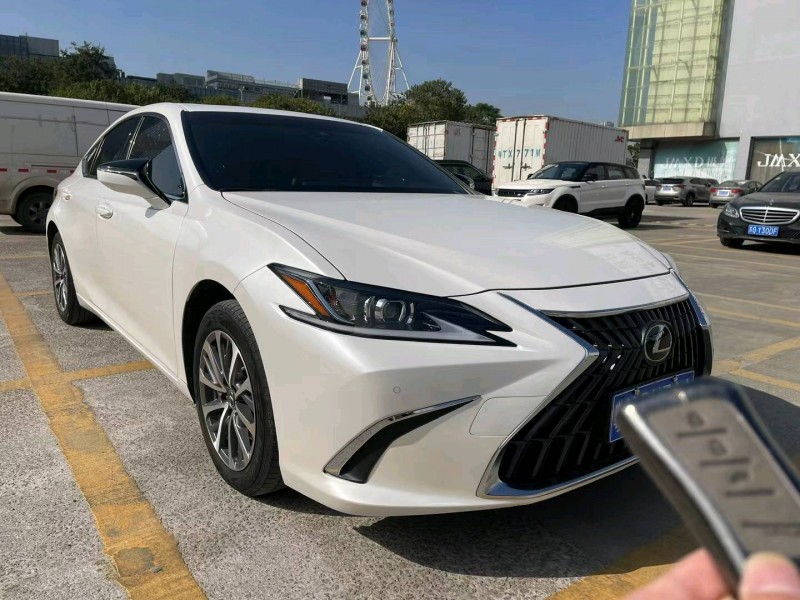 广州22年雷克萨斯ES3