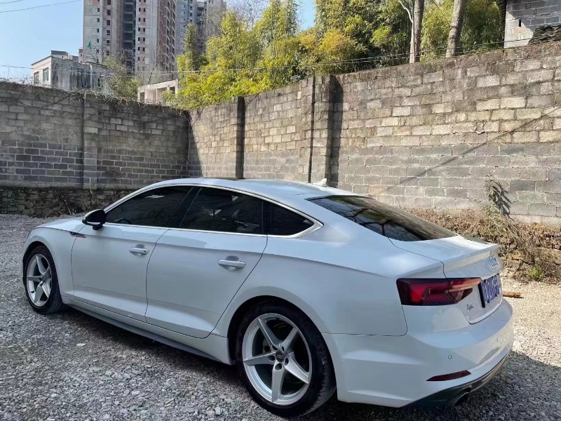 成都18年奥迪A57